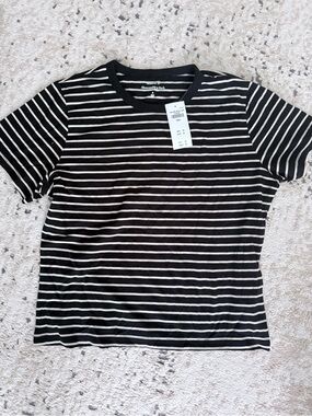 Abercrombie & Fitch Black Striped Tee